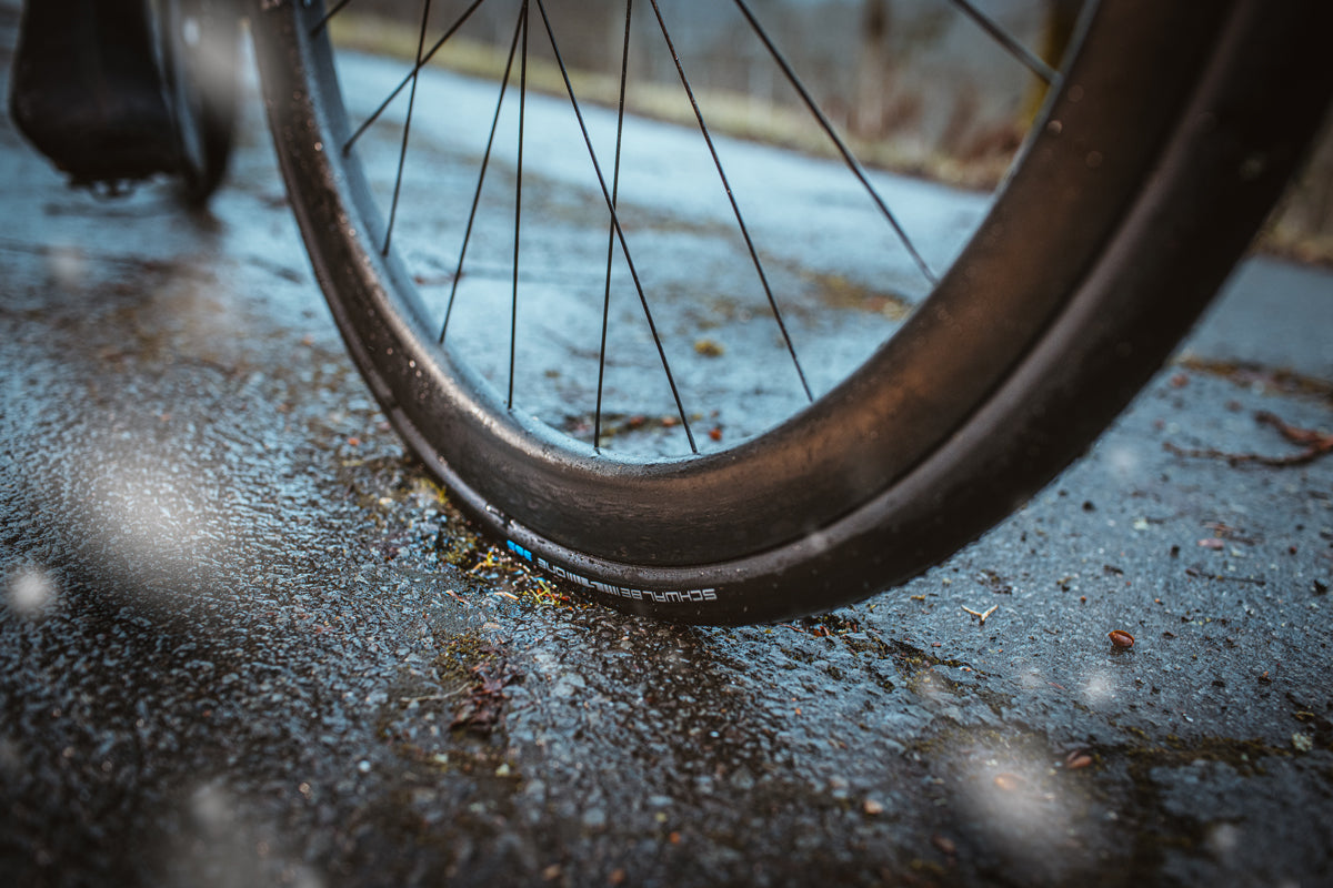 Schwalbe One 365 Performance Road Race Tyre in Black/Reflex (Folding)