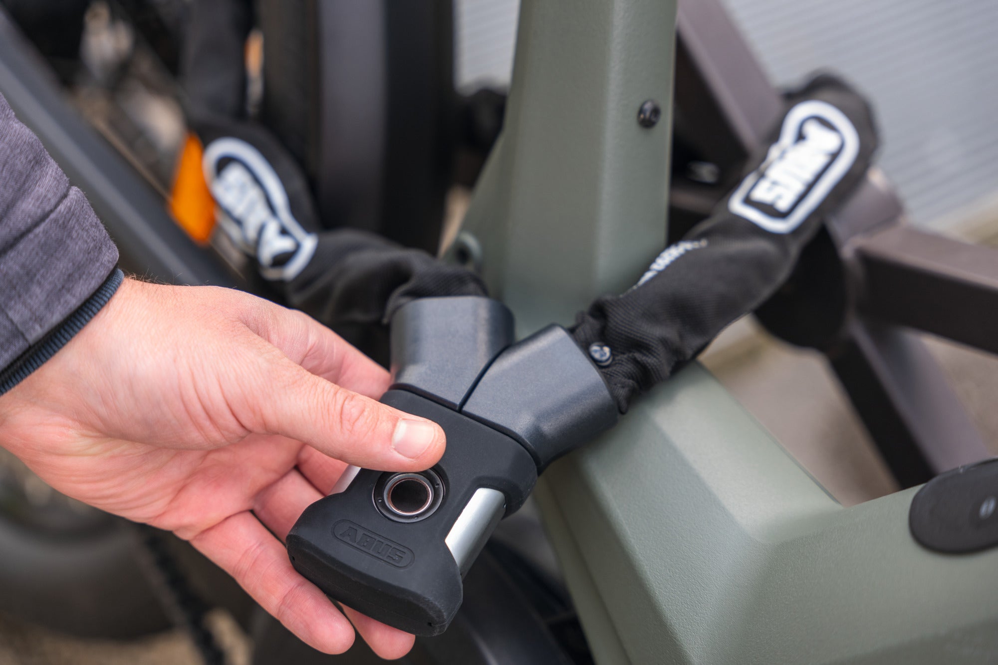 ABUS Yardo 7807F/85 Fingerprint Chain Lock (85cm) in Black